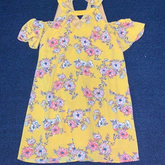 Yellow off the shoulder Sundress - Picture 1 of 3